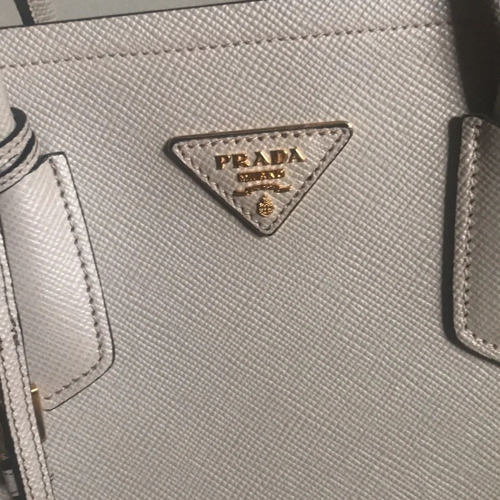 Prada bag.Authentic! - Picture 2 of 10